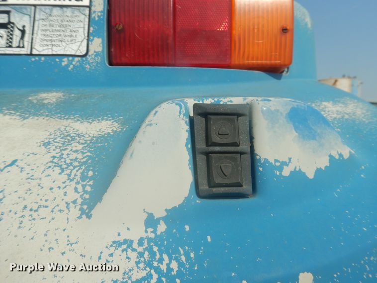 image for item IJ9448 1997 New Holland 8670  MFWD tractor