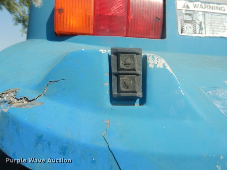 image for item IJ9448 1997 New Holland 8670  MFWD tractor