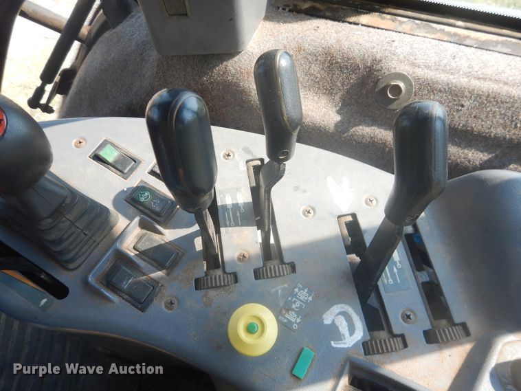 image for item IJ9448 1997 New Holland 8670  MFWD tractor