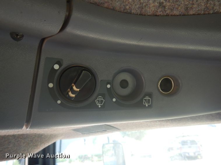 image for item IJ9448 1997 New Holland 8670  MFWD tractor