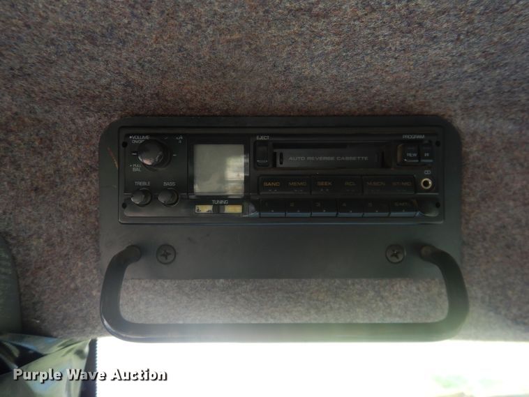 image for item IJ9448 1997 New Holland 8670  MFWD tractor