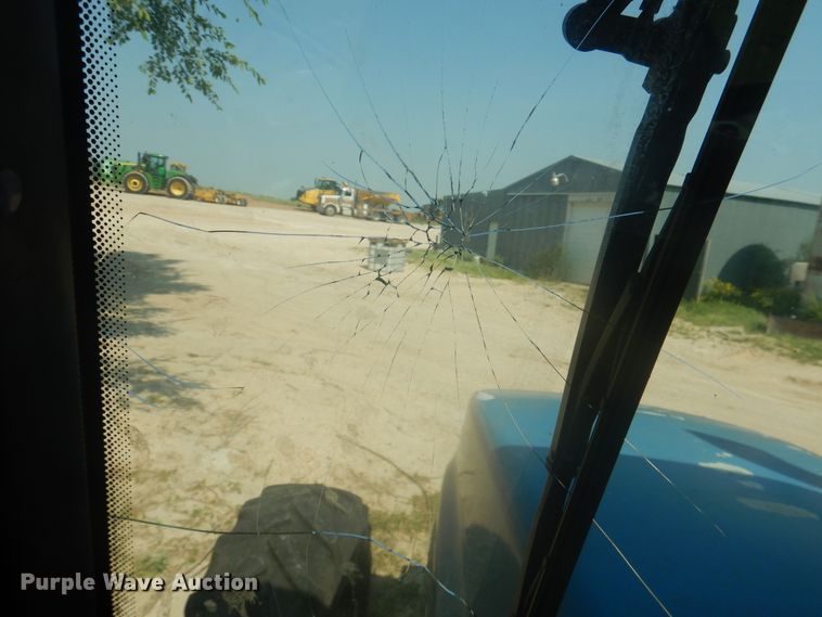 image for item IJ9448 1997 New Holland 8670  MFWD tractor