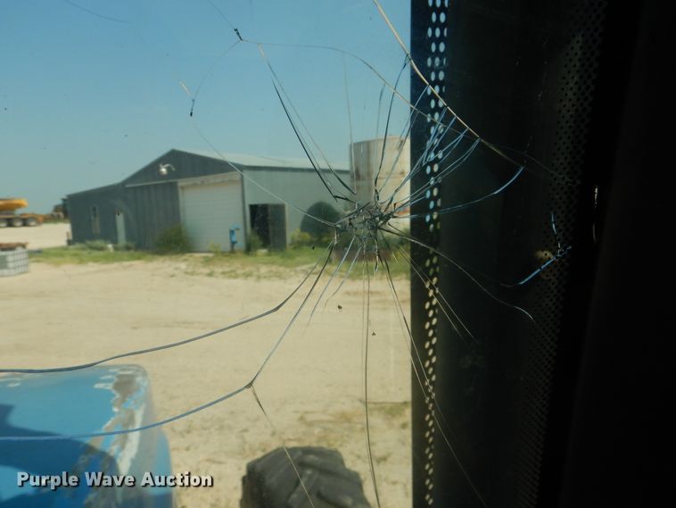 image for item IJ9448 1997 New Holland 8670  MFWD tractor