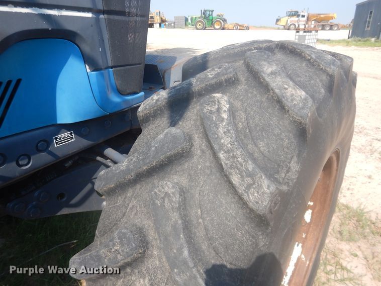 image for item IJ9448 1997 New Holland 8670  MFWD tractor