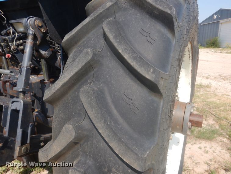 image for item IJ9448 1997 New Holland 8670  MFWD tractor