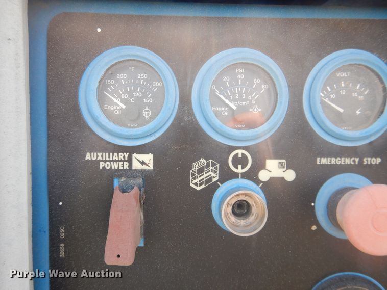 image for item IJ9456 1997 Genie S-40  boom lift