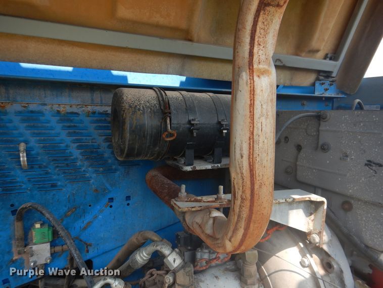 image for item IJ9456 1997 Genie S-40  boom lift