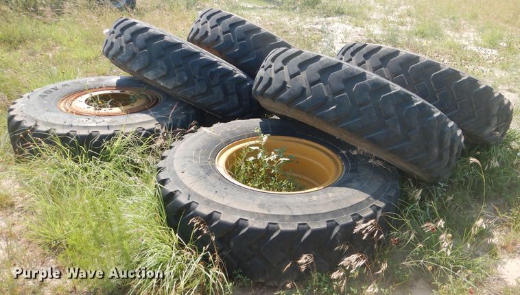 image for item IJ9457 (6) 14.00R24 tires and wheels