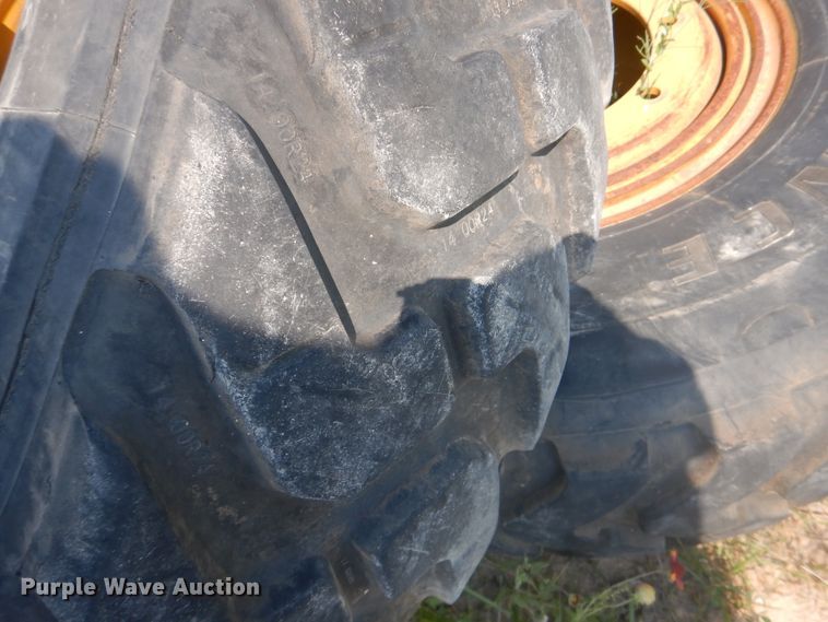 image for item IJ9457 (6) 14.00R24 tires and wheels