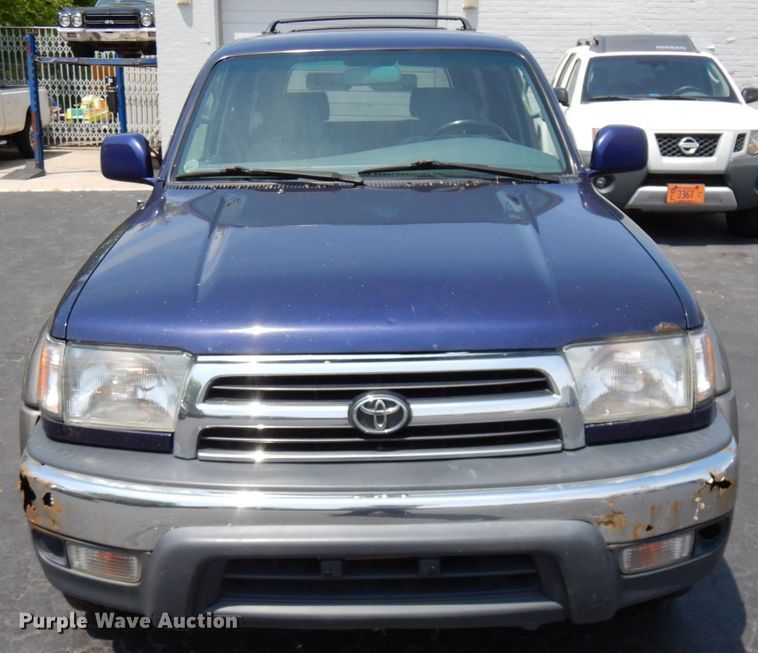 image for item IL9750 2000 Toyota 4Runner  SUV