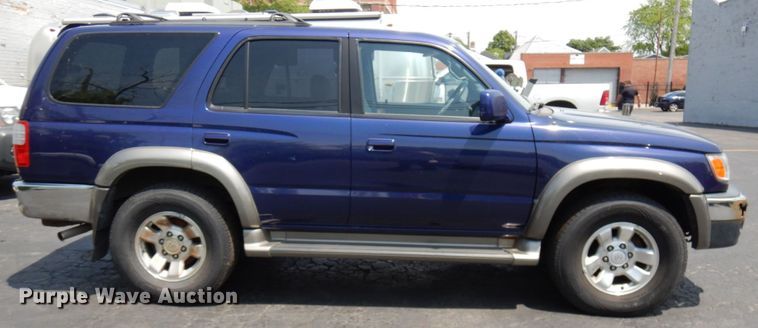 image for item IL9750 2000 Toyota 4Runner  SUV