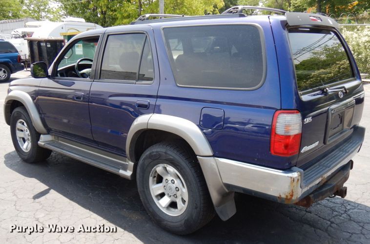 image for item IL9750 2000 Toyota 4Runner  SUV