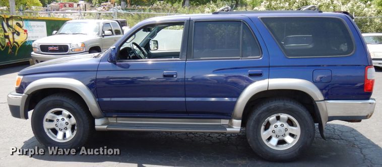 image for item IL9750 2000 Toyota 4Runner  SUV