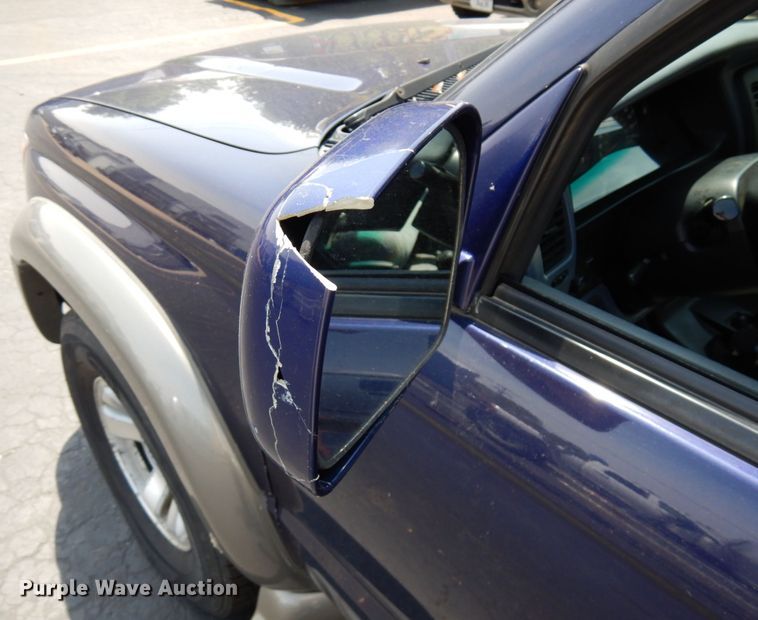 image for item IL9750 2000 Toyota 4Runner  SUV