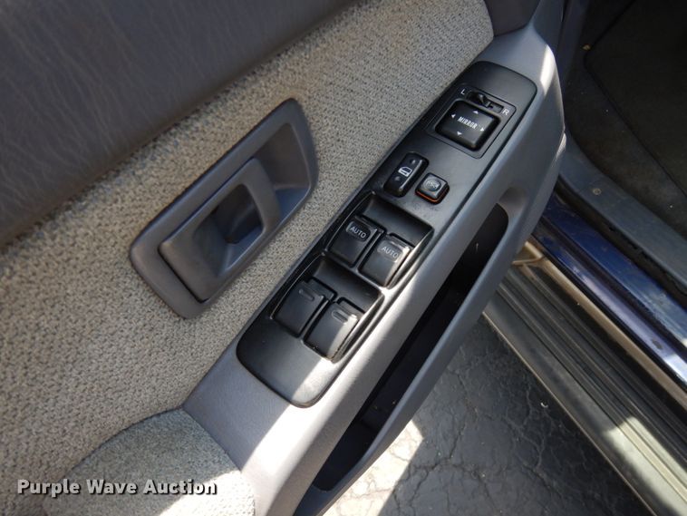 image for item IL9750 2000 Toyota 4Runner  SUV