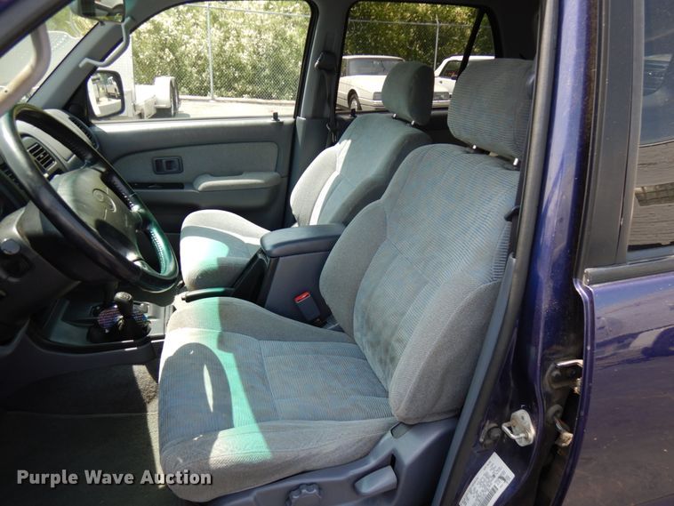 image for item IL9750 2000 Toyota 4Runner  SUV