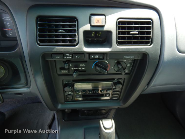 image for item IL9750 2000 Toyota 4Runner  SUV