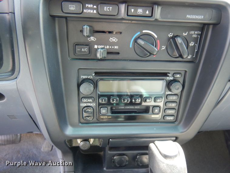 image for item IL9750 2000 Toyota 4Runner  SUV