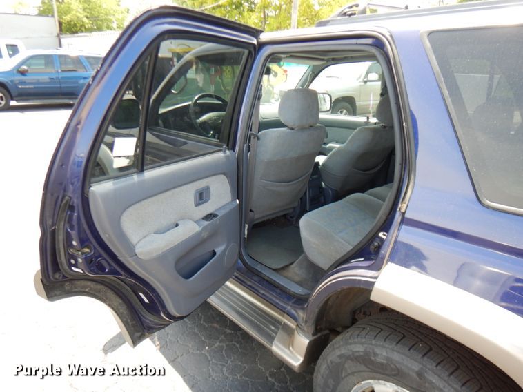 image for item IL9750 2000 Toyota 4Runner  SUV