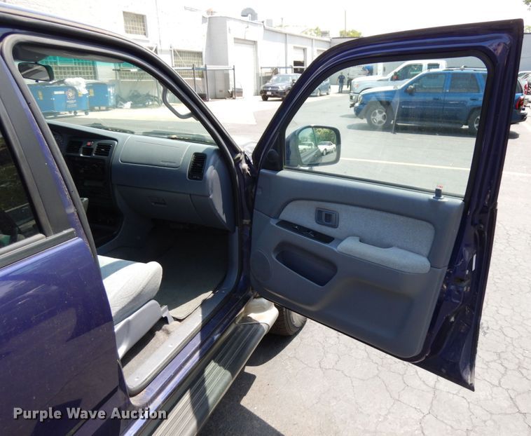 image for item IL9750 2000 Toyota 4Runner  SUV