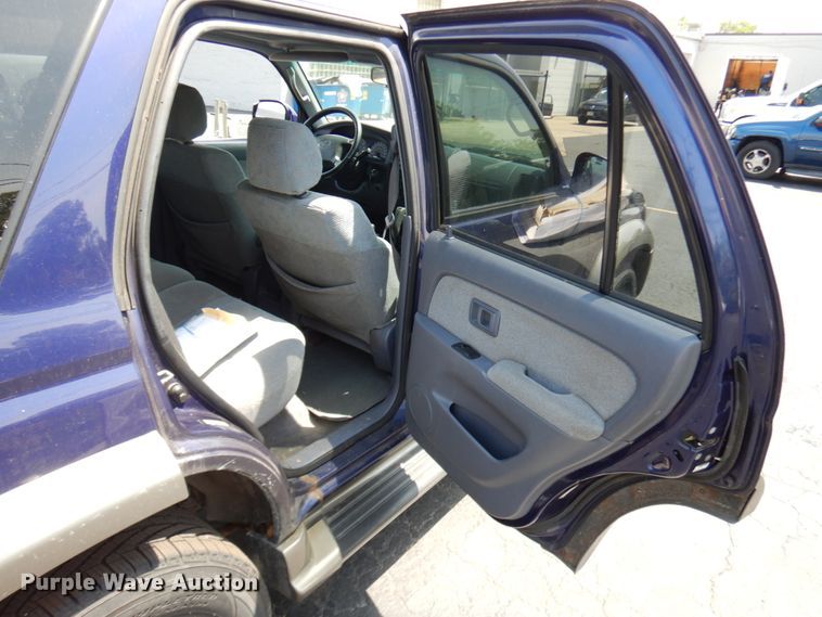 image for item IL9750 2000 Toyota 4Runner  SUV