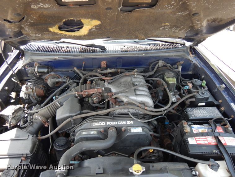 image for item IL9750 2000 Toyota 4Runner  SUV