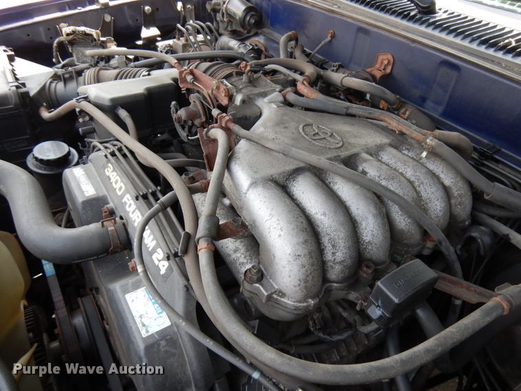 image for item IL9750 2000 Toyota 4Runner  SUV