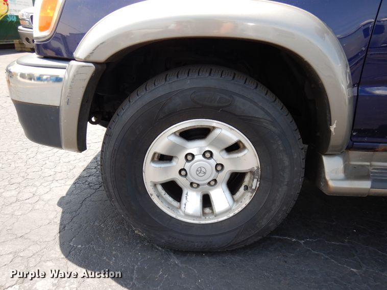 image for item IL9750 2000 Toyota 4Runner  SUV