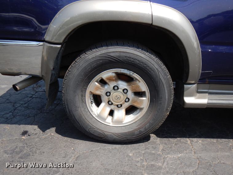 image for item IL9750 2000 Toyota 4Runner  SUV