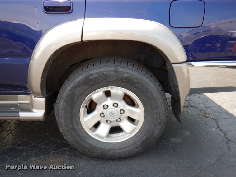 image for item IL9750 2000 Toyota 4Runner  SUV