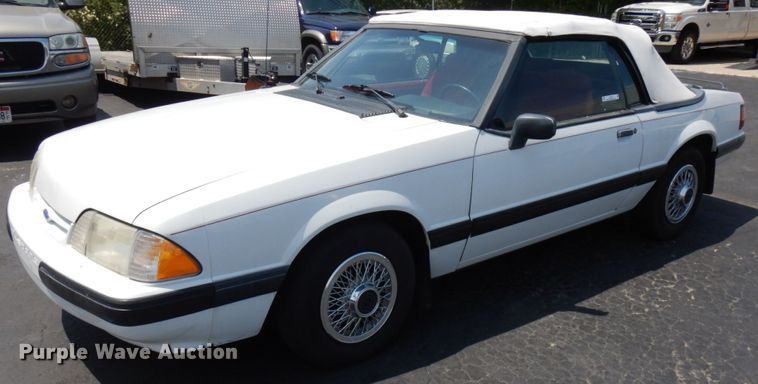 image for item IL9751 1991 Ford Mustang  convertible