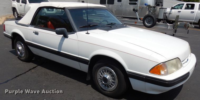 image for item IL9751 1991 Ford Mustang  convertible