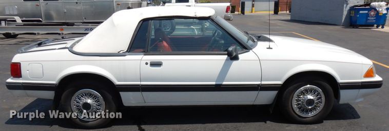 image for item IL9751 1991 Ford Mustang  convertible