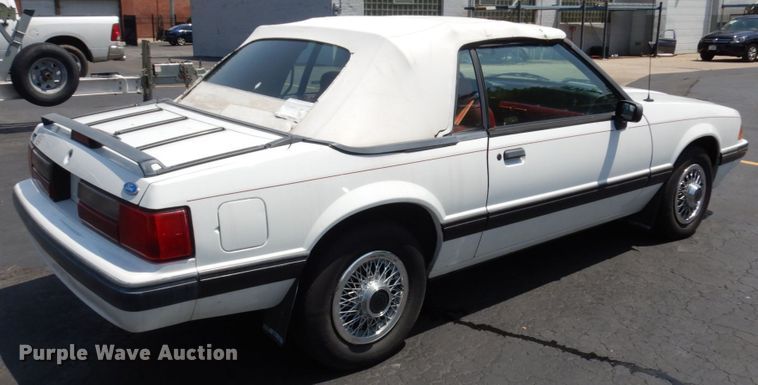 image for item IL9751 1991 Ford Mustang  convertible