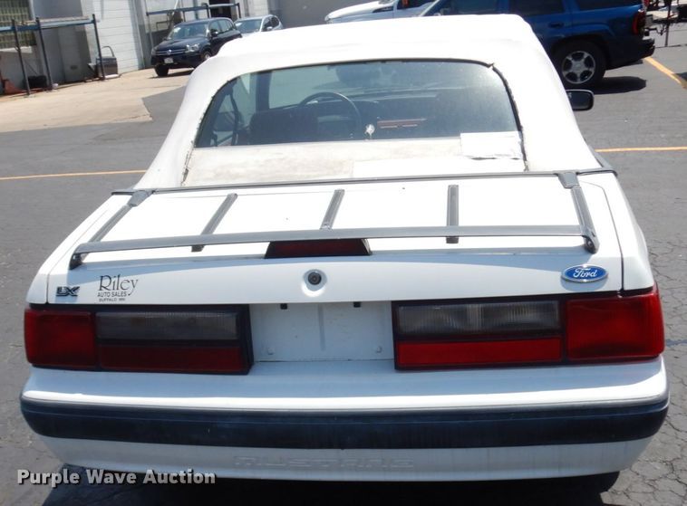 image for item IL9751 1991 Ford Mustang  convertible