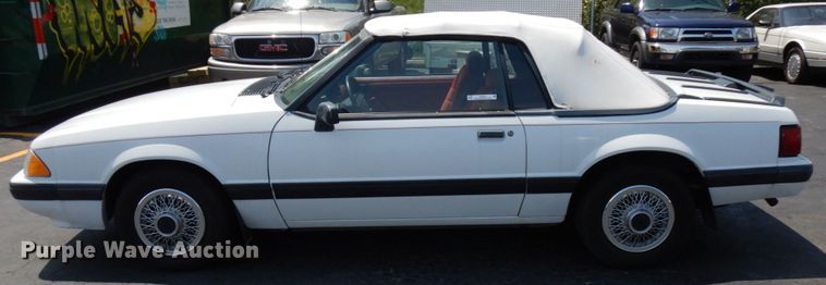 image for item IL9751 1991 Ford Mustang  convertible