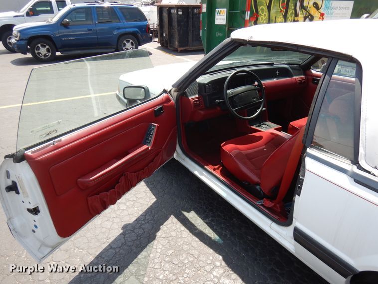 image for item IL9751 1991 Ford Mustang  convertible