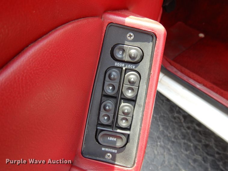 image for item IL9751 1991 Ford Mustang  convertible