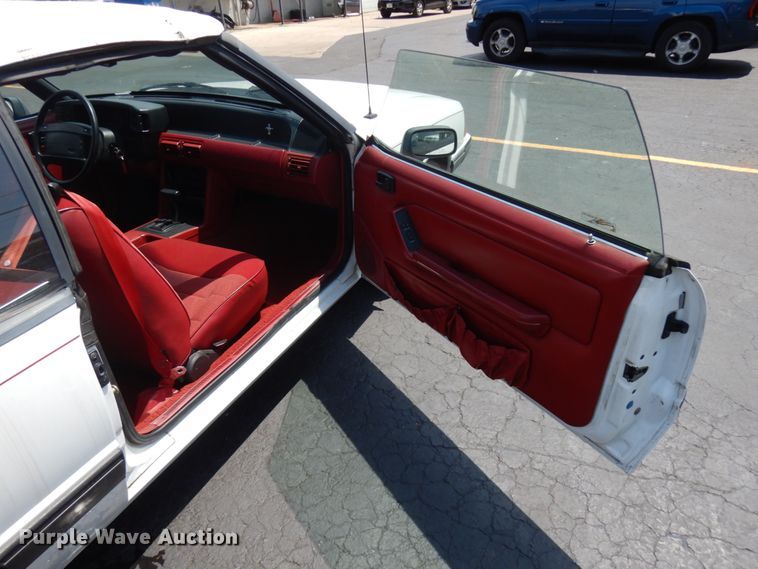 image for item IL9751 1991 Ford Mustang  convertible