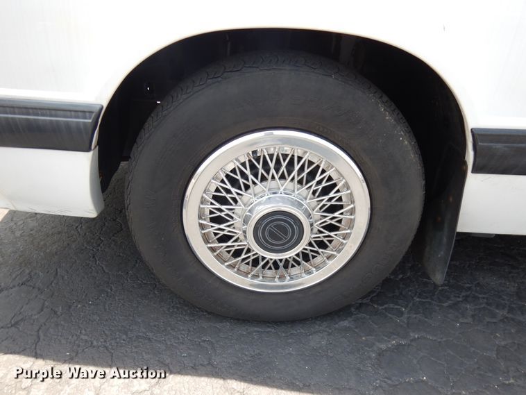 image for item IL9751 1991 Ford Mustang  convertible