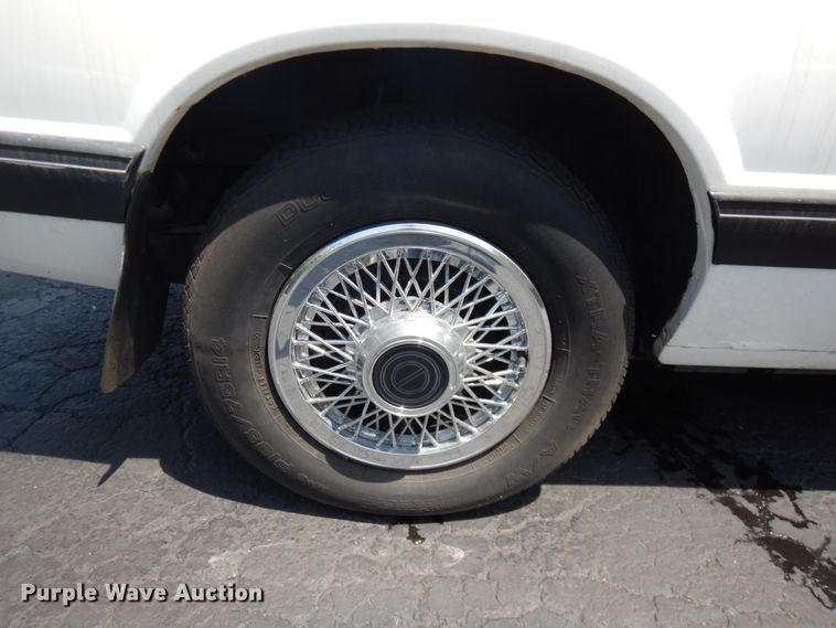 image for item IL9751 1991 Ford Mustang  convertible