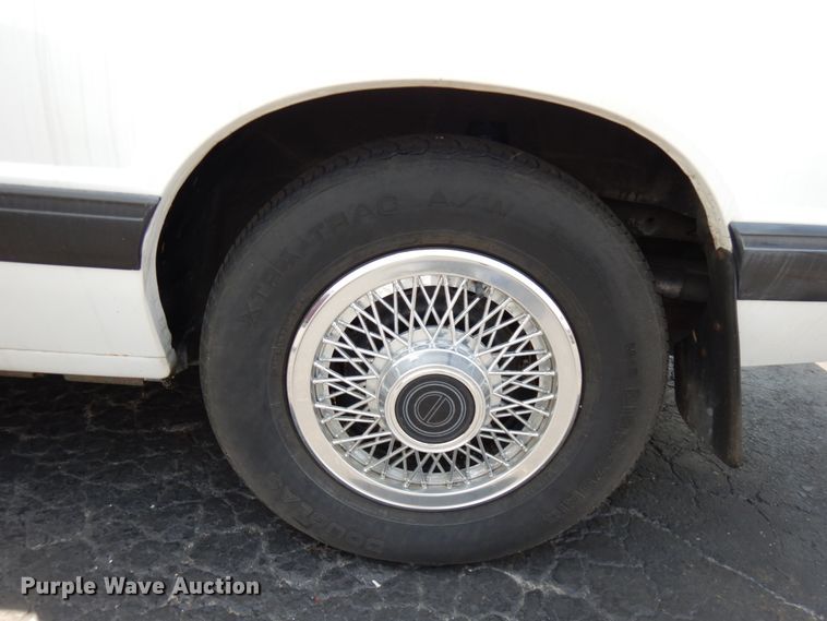 image for item IL9751 1991 Ford Mustang  convertible