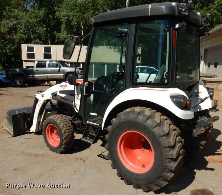 image for item IL9830 Bobcat CT335  tractor