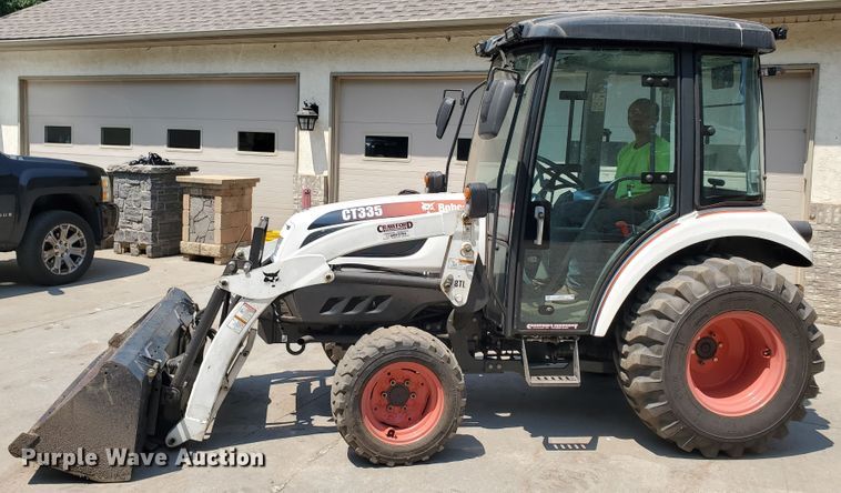 image for item IL9830 Bobcat CT335  tractor