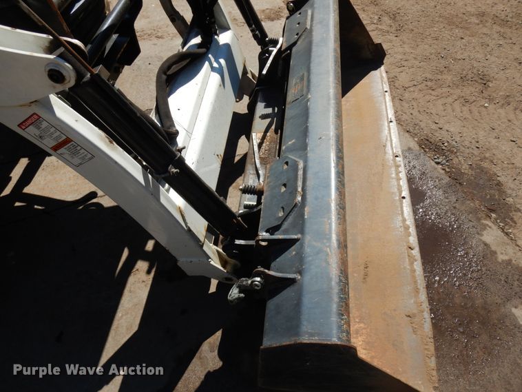 image for item IL9830 Bobcat CT335  tractor