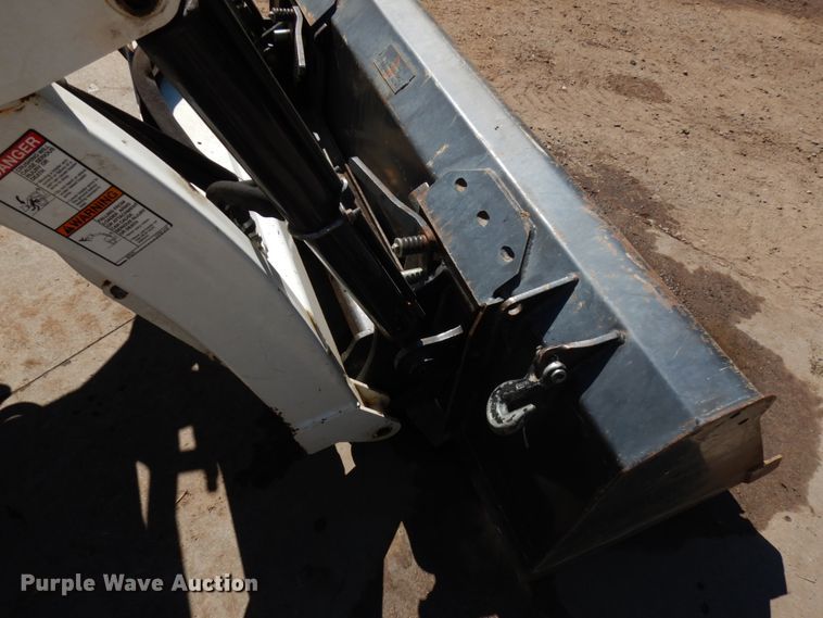 image for item IL9830 Bobcat CT335  tractor