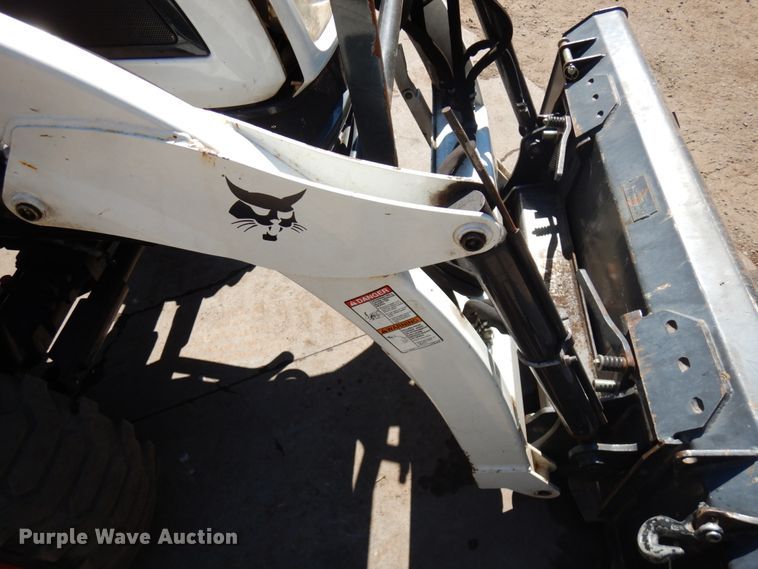 image for item IL9830 Bobcat CT335  tractor