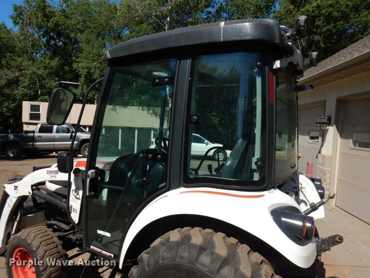 image for item IL9830 Bobcat CT335  tractor