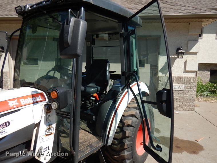 image for item IL9830 Bobcat CT335  tractor