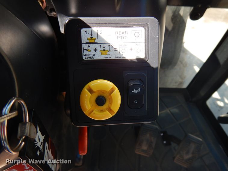 image for item IL9830 Bobcat CT335  tractor